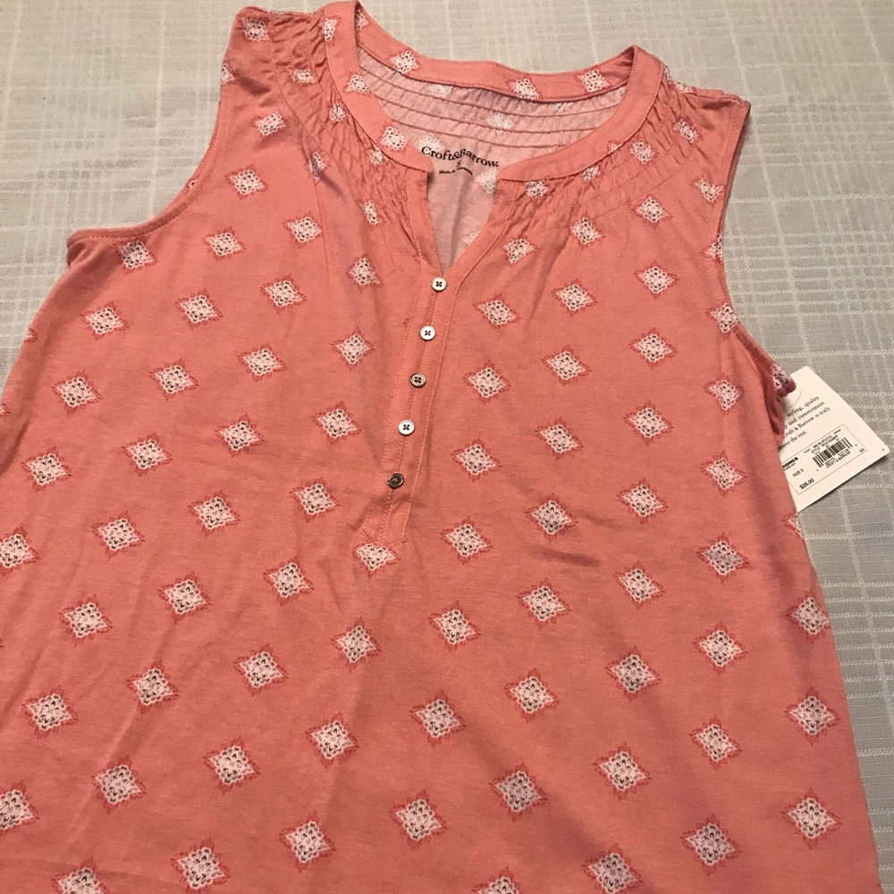 Women’s button sleeveless top